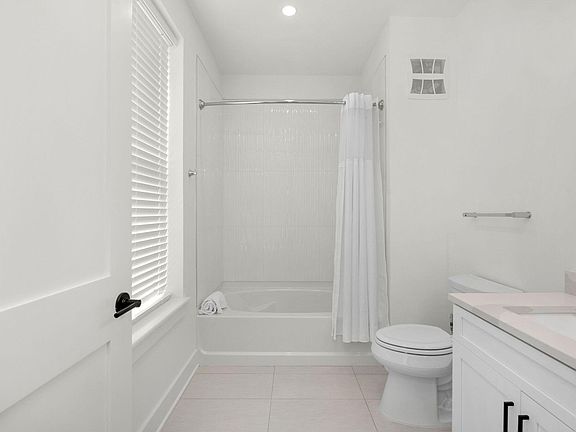 5th image of 56 The Grove Dr N #321