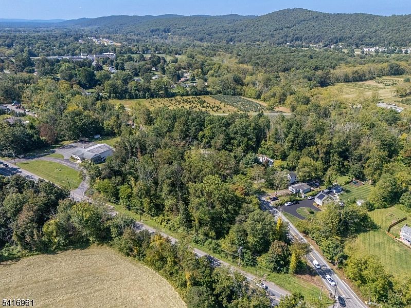 2nd image of 283 Route 31
