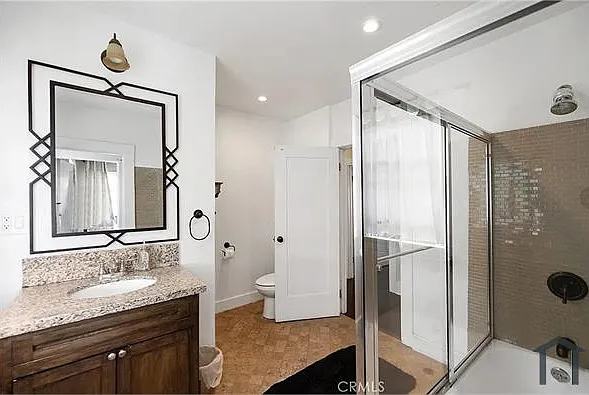 2754 Kenwood Ave — Photo 22