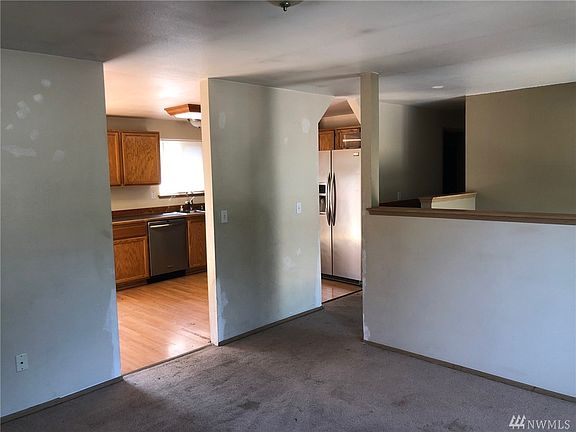 3rd image of 12004 140th St Ct E