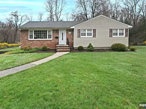 40 Woodside Rd, Wyckoff, NJ 07481