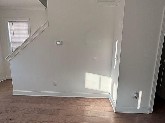 3rd image of 1637 Berry Ave
