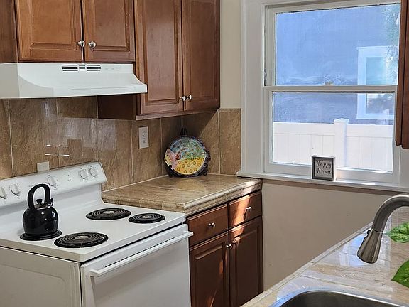 2nd image of 1316 11th Ave NE #1