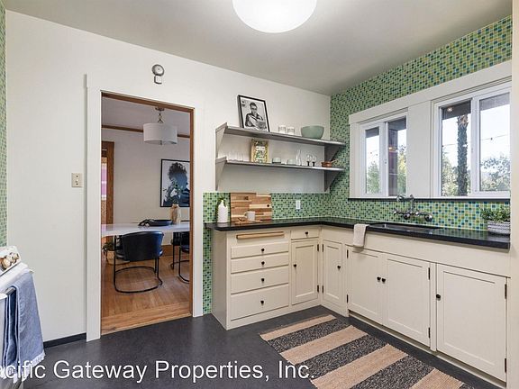 4th image of 682 Jean St #2