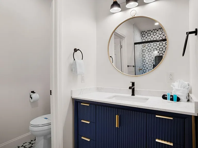 Full bathroom in master queen bedroom upstairs
