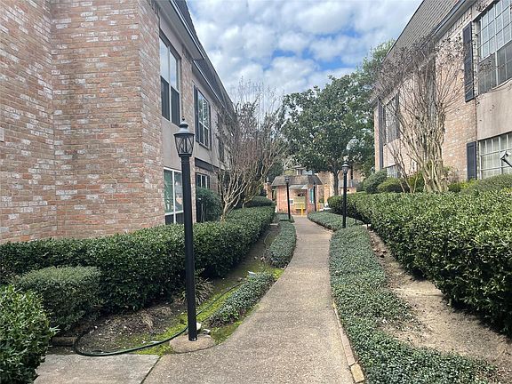 5th image of 1811 Stoney Brook Dr APT 205
