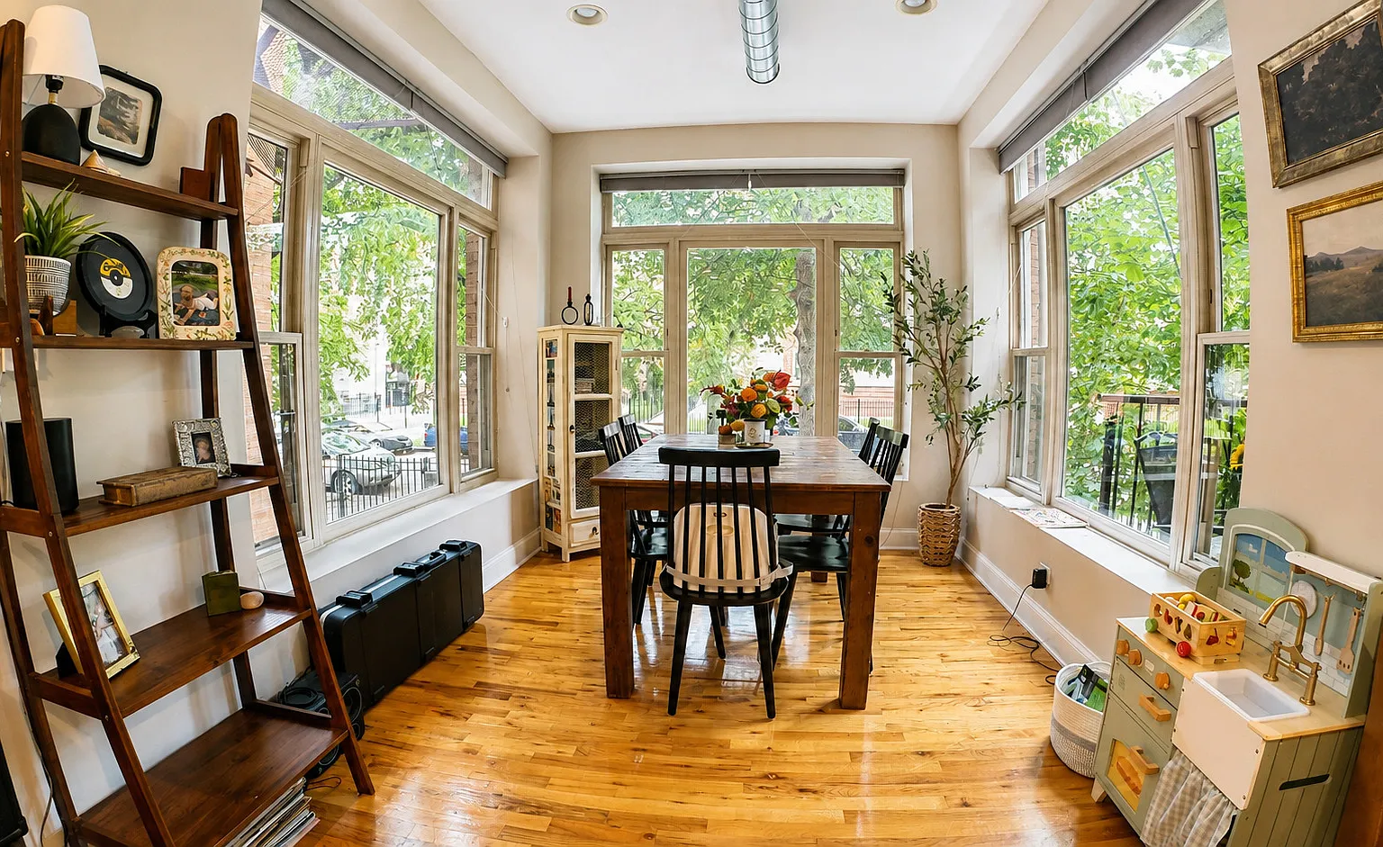 2 bed, 1364 sqft, $2,400 — Photo 3