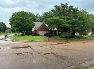 2438 Lake Edge Dr, Cordova, TN 38016