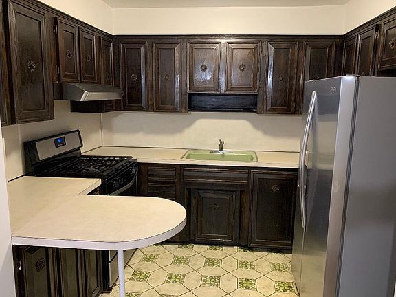 4th image of 5845 78th St Unit 2