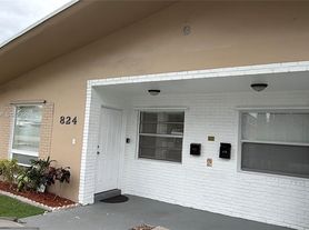 824 SW 12th Ct, Fort Lauderdale, FL