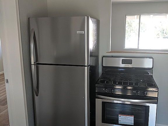 5th image of 2221 E Alpine Ave