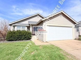 43 Kingspointe Dr, Saint Peters, MO 63376