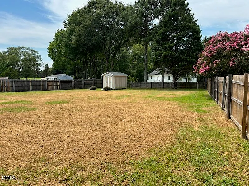 3 bed, 2.0 bath, 1215 sqft, $1,800 — Photo 2