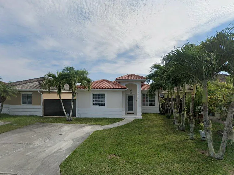 13925 SW 151st Ct — Photo 1