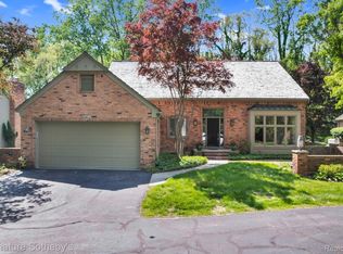 32816 Outland Trl, Bingham Farms, MI