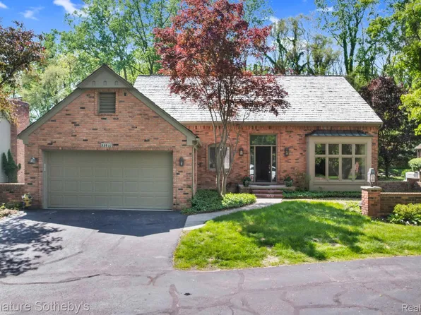 32816 Outland Trl, Bingham Farms, MI 48025