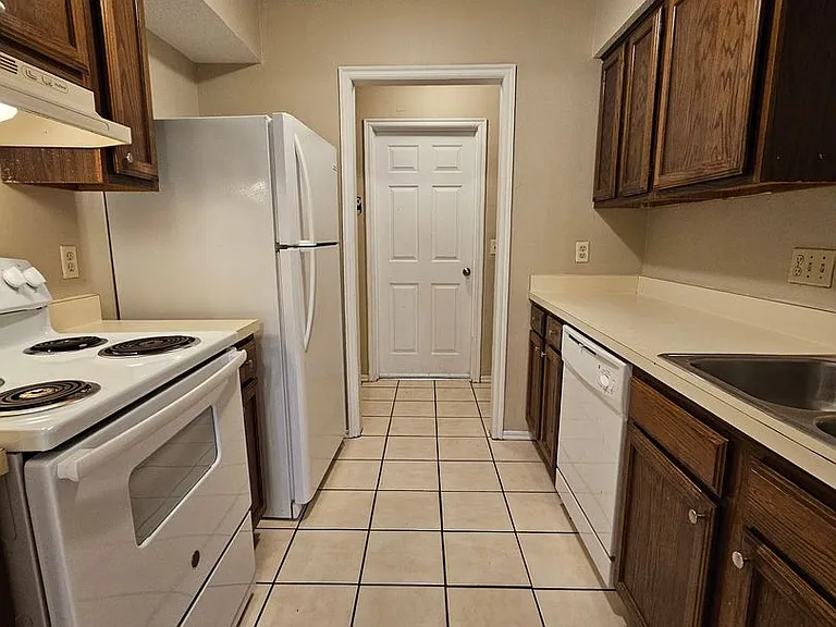 1208 Clearwater Dr — Photo 7