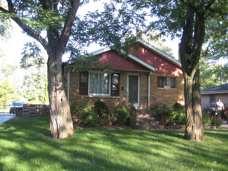 1st image of 15725 Laramie Ave