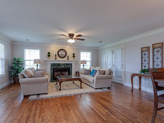 3rd image of 8178 Leclay Dr
