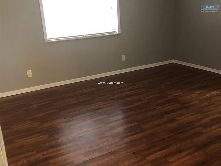 2300 Merchants Dr — Photo 6
