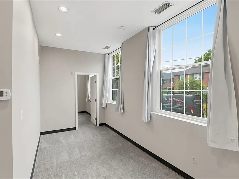 21 Linden St #212 — Photo 18