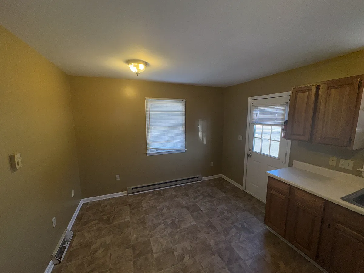 Building Photo - 700 Thomas Ln #A