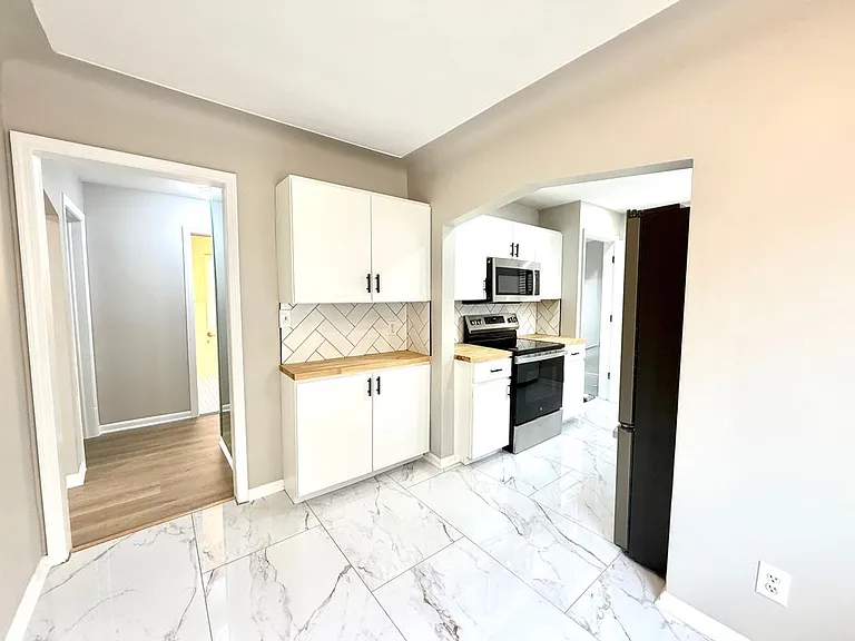 18235 Tracey St — Photo 25
