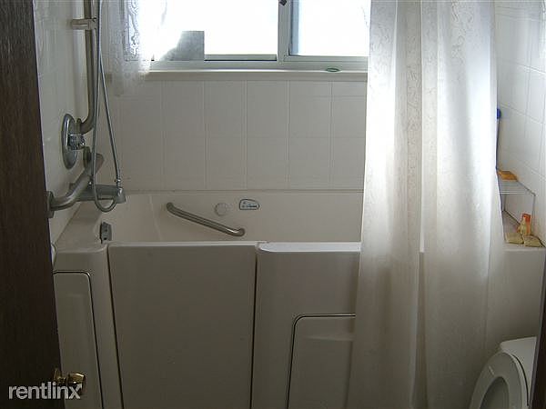 2BathroomTub