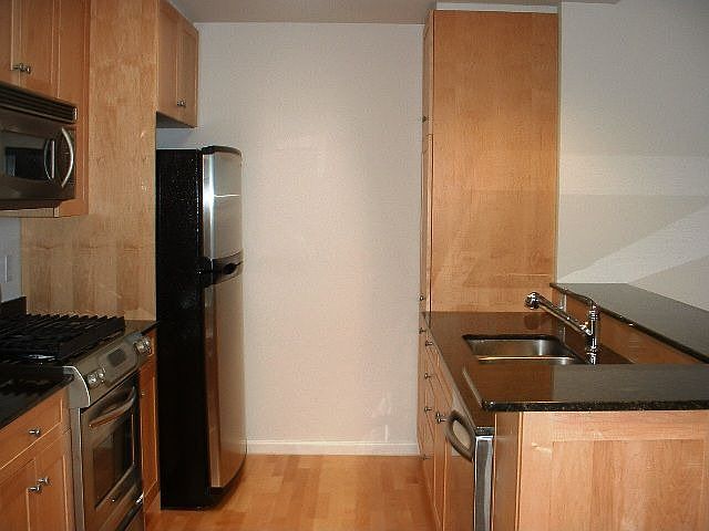 2nd image of 400 Bank St APT 202