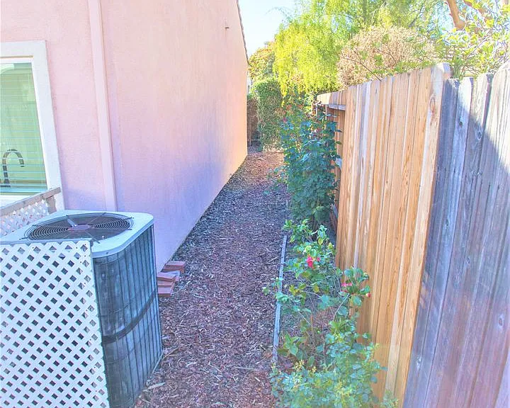 8 Constantine Ct — Photo 22