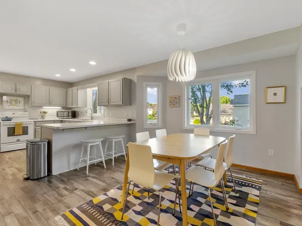 617 Hayes Dr, Northfield, MN 55057