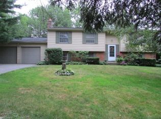 10989 Wood Hollow Dr, Chardon, OH 44024