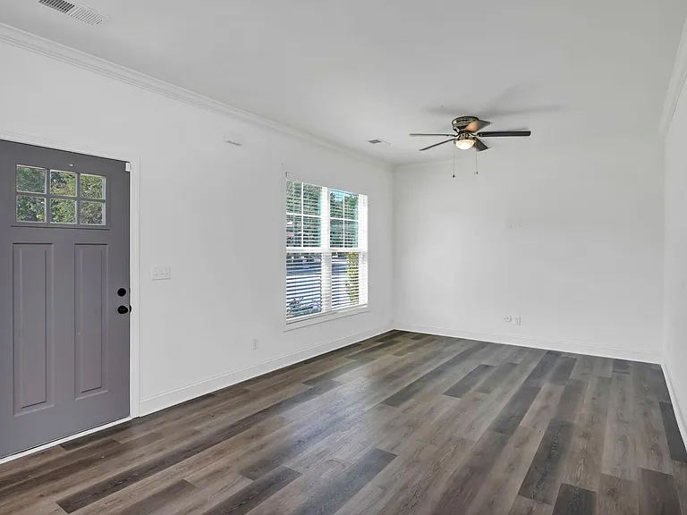 2035 Rosewood Dr — Photo 3