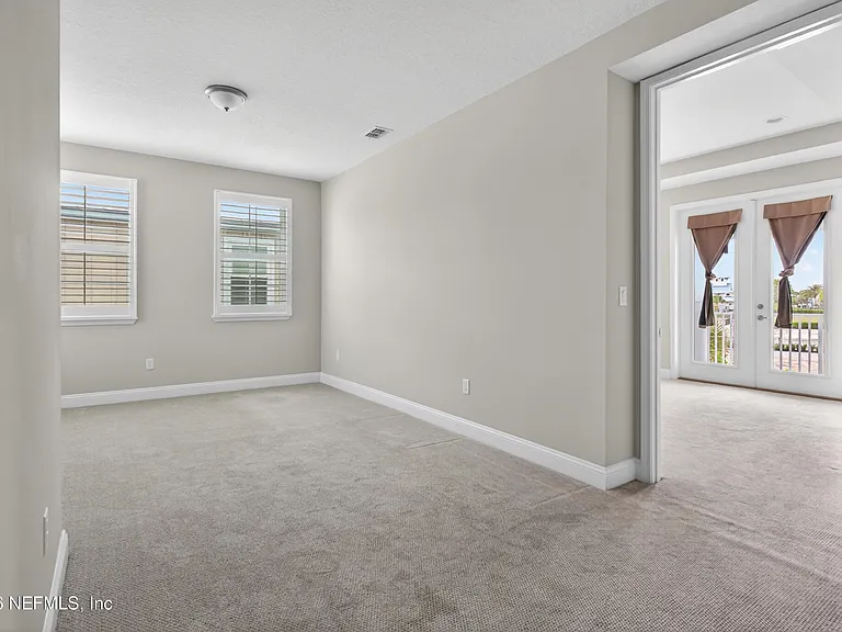 527 Marquesa Cir — Photo 17