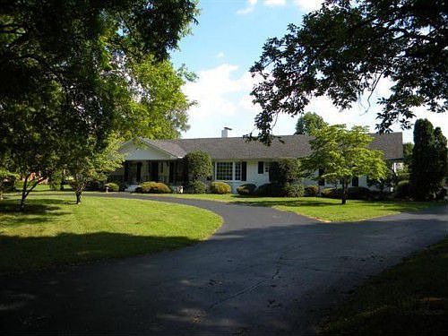 1st image of 1525 Riverview Dr