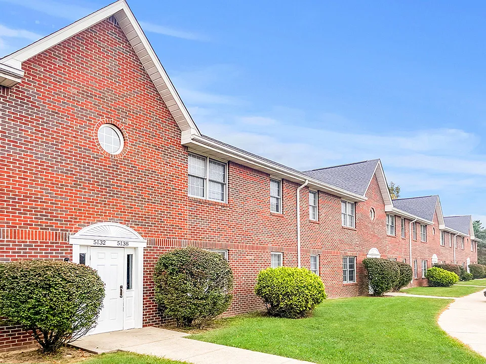 Turnberry Square Apartments
