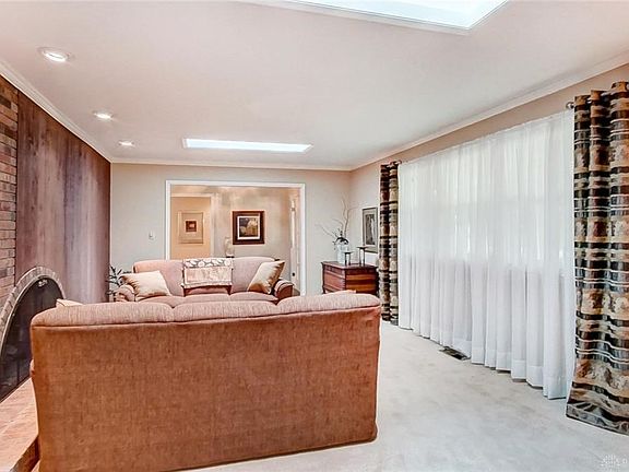 5th image of 740 Woodbourne Trl