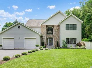 10 Ledgewood Dr, Huntington, NY 11743