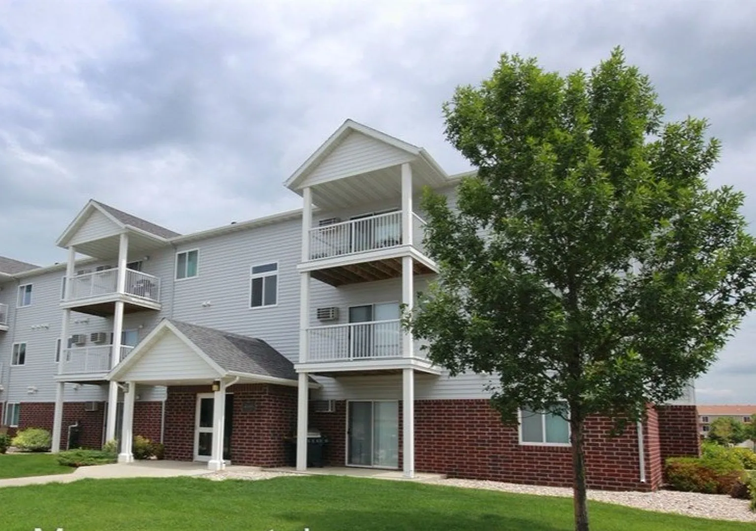 Pointe West IV — Photo 1
