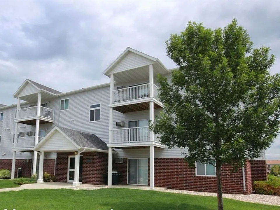 Pointe West IV