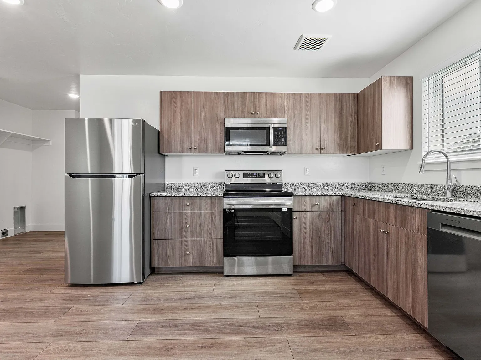 3 Bedroom 1.5 Bathroom — Photo 1