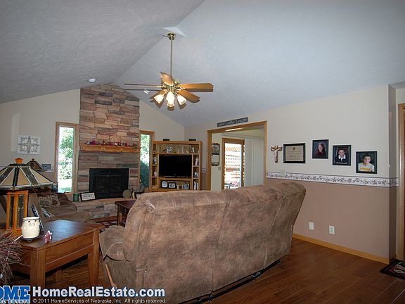 2nd image of 2025 Parkview Dr