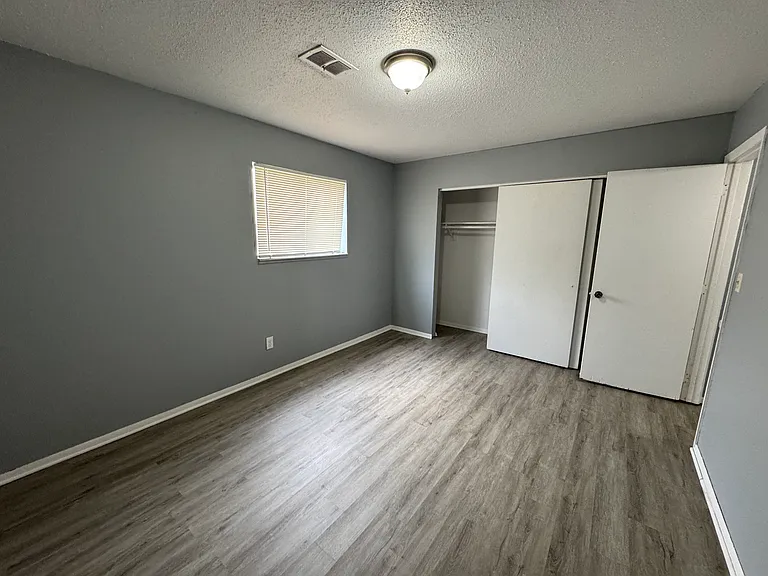 2832 E County Line Rd — Photo 23