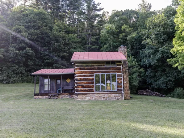 8640 Cowpasture River Rd S, Williamsville, VA 24487