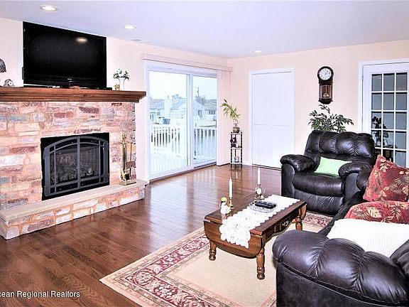 2nd image of 314 Cheryl Dr