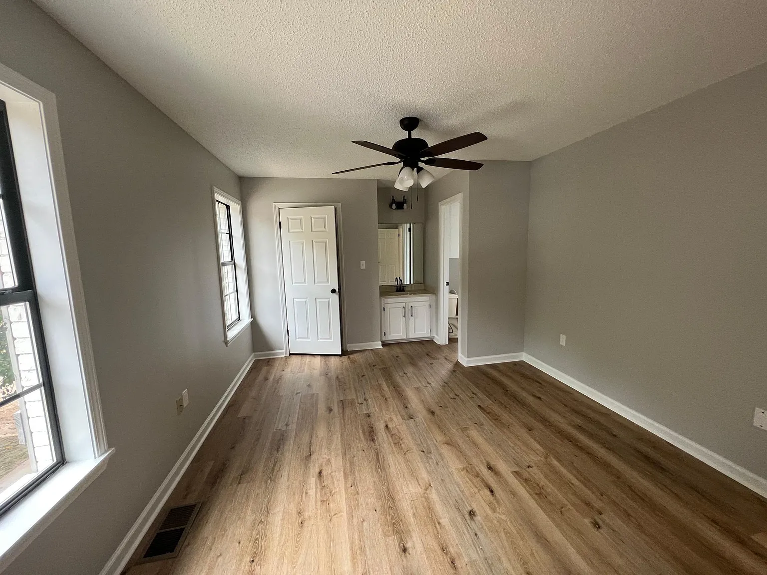 3020 Davis Dr — Photo 2