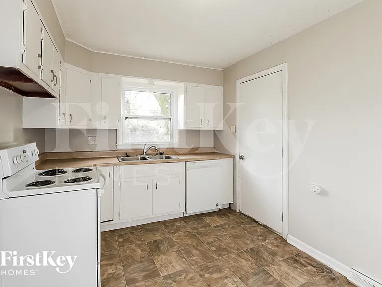 1403 NE 67th Pl — Photo 8