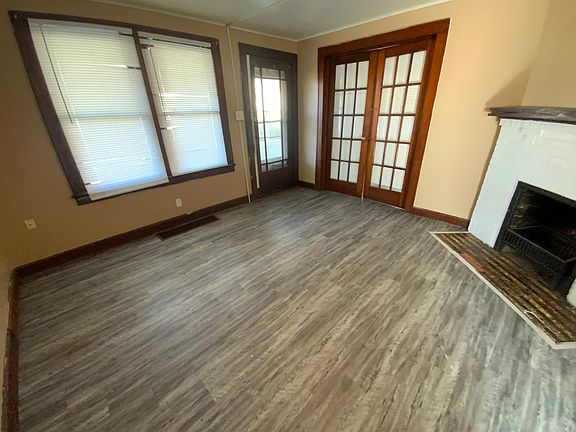 3rd image of 905 Chandler St #1
