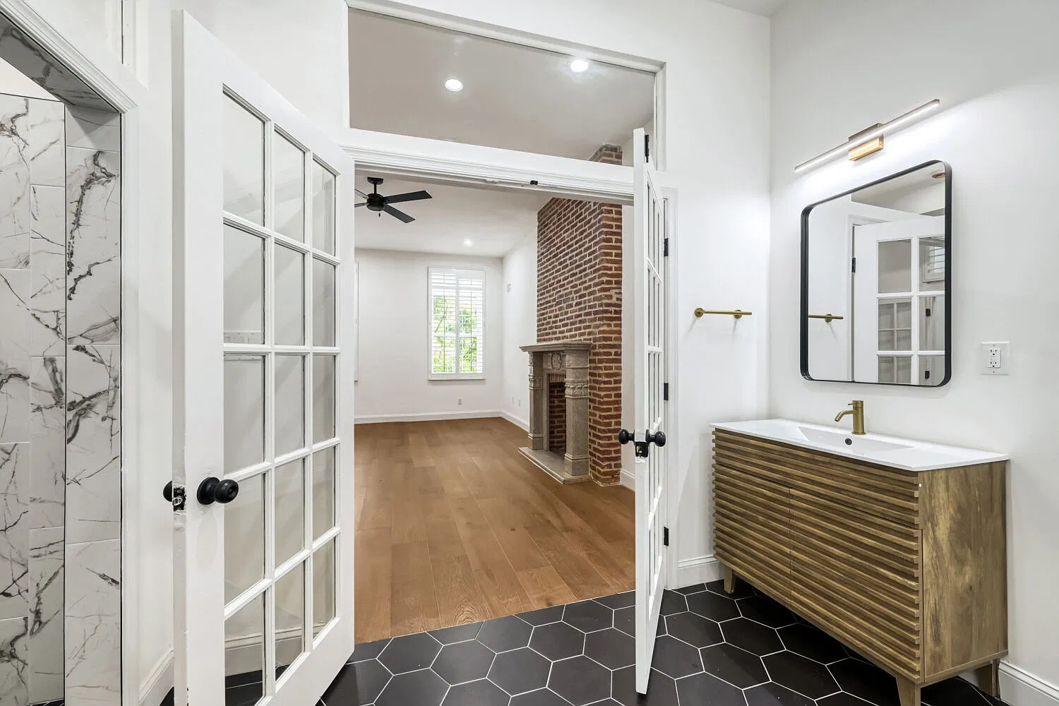 7 bed, 4733 sqft, $1,000 — Photo 2