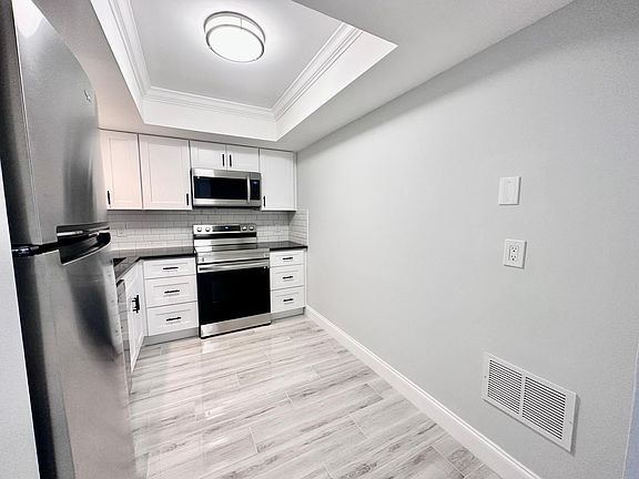 3rd image of 312 Northlake Dr #104S